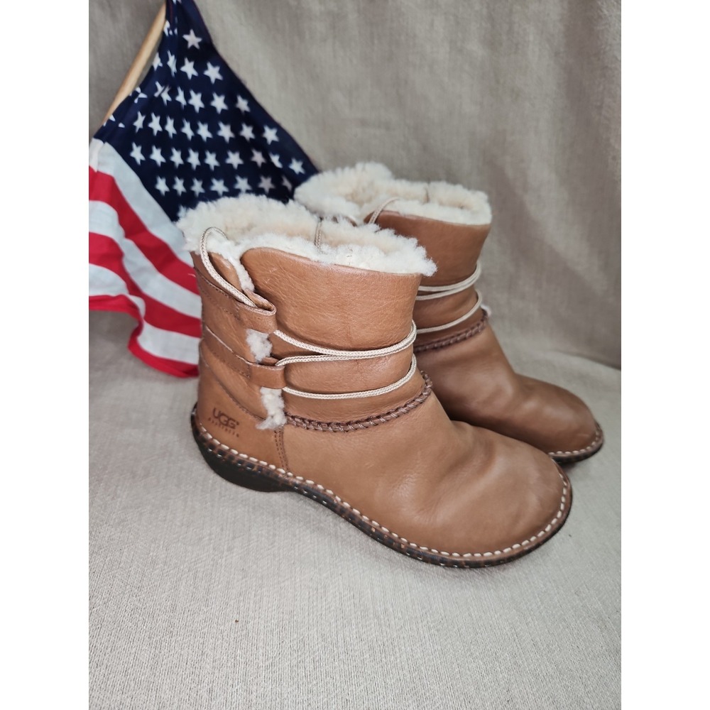 UGG Australia Caspia Leather 1932 Lambswool Lined Lace Up Ankle Boot Size 7